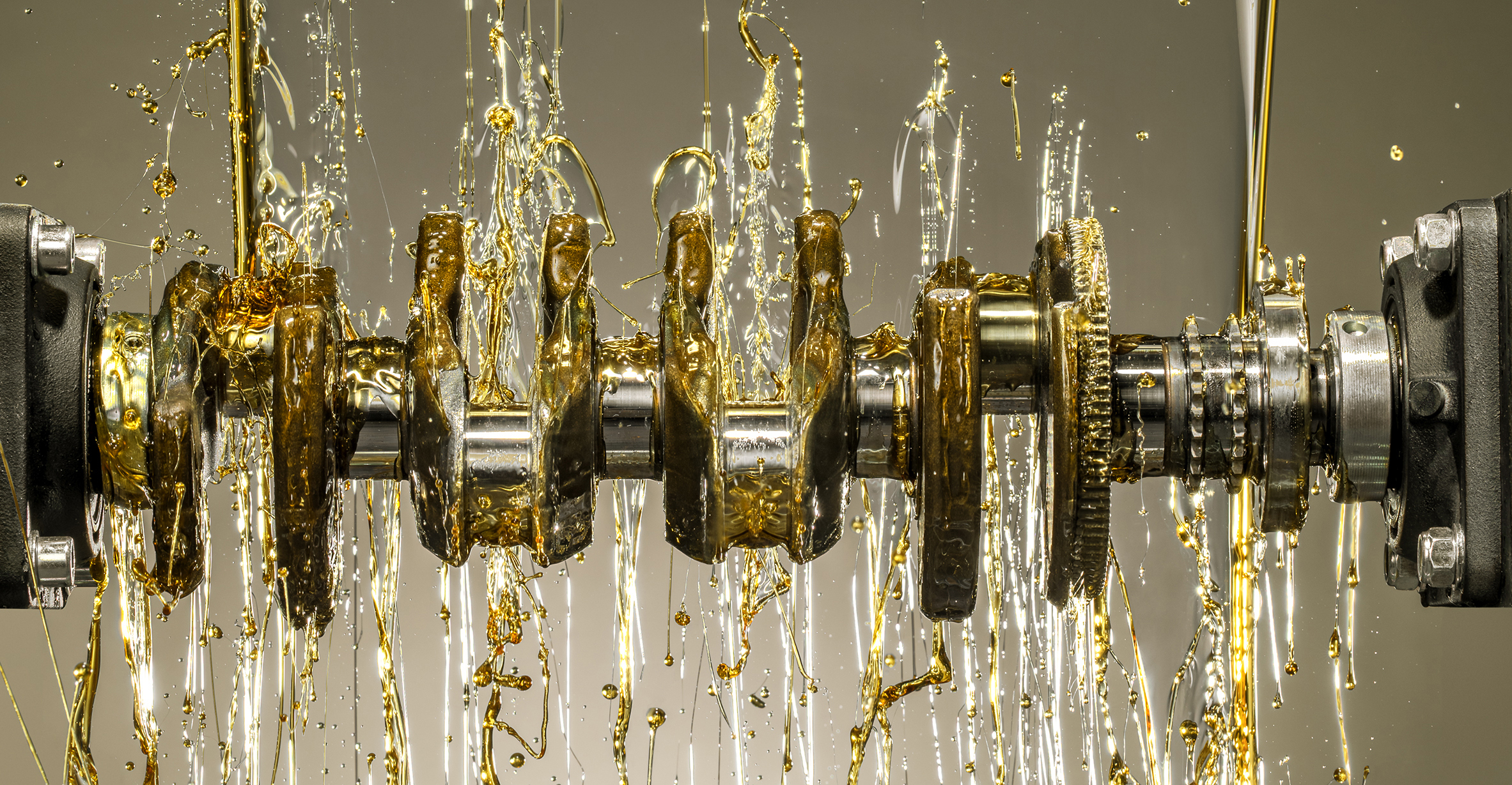 Моторна олива для автомобільного двигуна